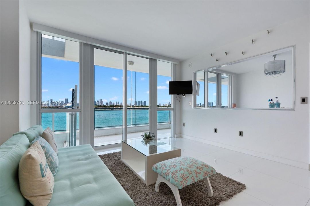 For Rent: $5,500 (1 beds, 1 baths, 777 Square Feet)