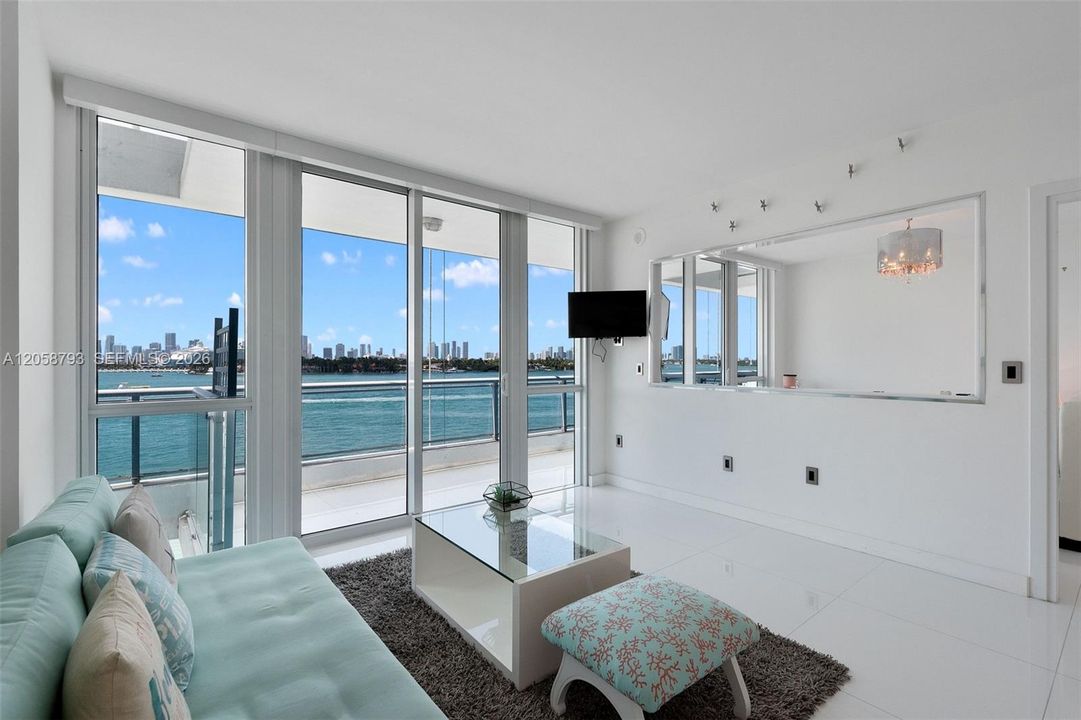 For Rent: $5,500 (1 beds, 1 baths, 777 Square Feet)