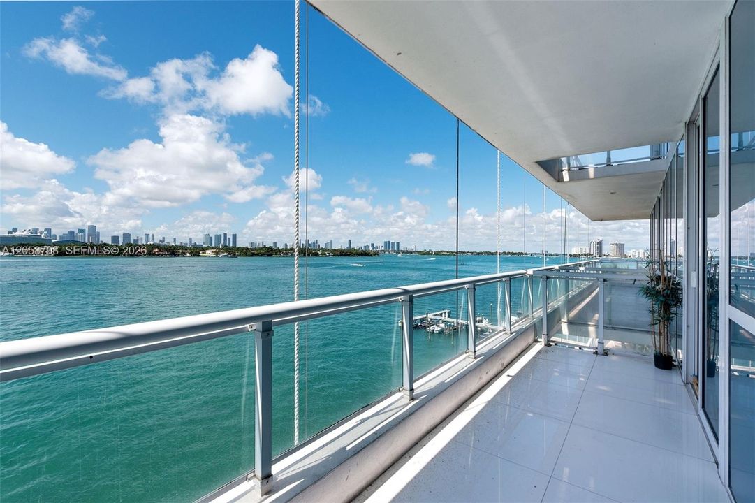 For Rent: $5,500 (1 beds, 1 baths, 777 Square Feet)