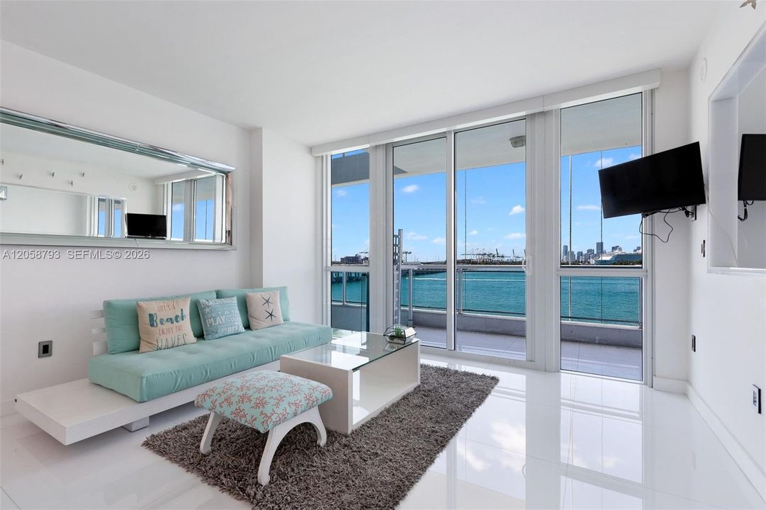 For Rent: $5,500 (1 beds, 1 baths, 777 Square Feet)