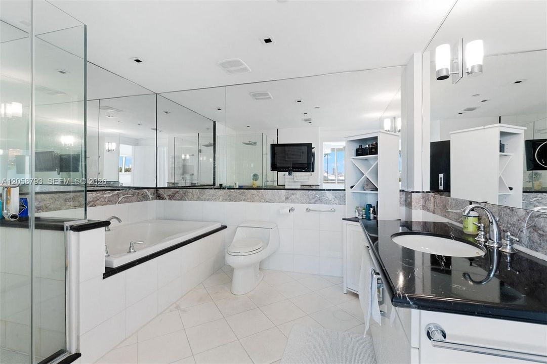 For Rent: $5,500 (1 beds, 1 baths, 777 Square Feet)