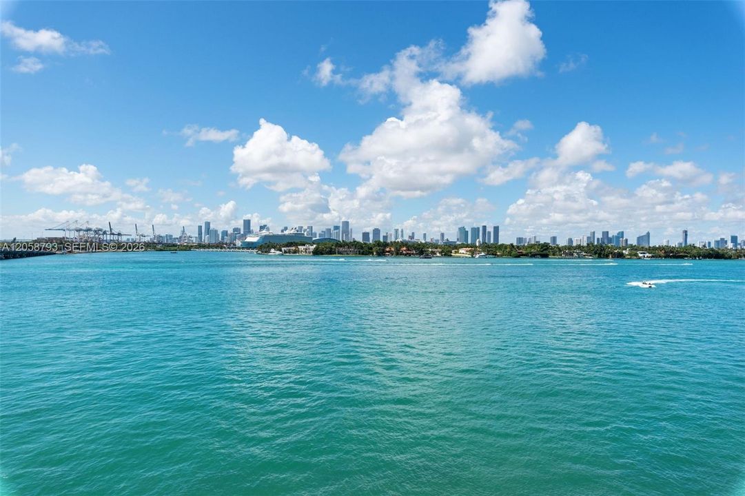 For Rent: $5,500 (1 beds, 1 baths, 777 Square Feet)