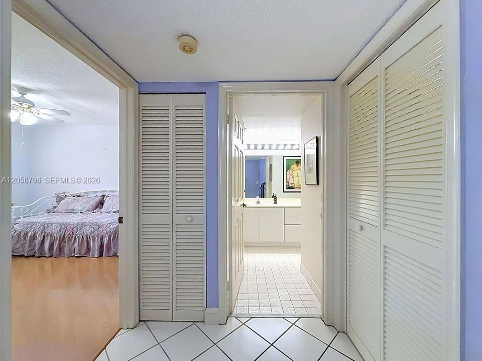 На продажу: $170,000 (2 спален, 2 ванн, 1250 Квадратных фут)