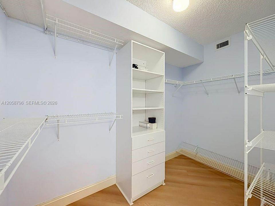 На продажу: $170,000 (2 спален, 2 ванн, 1250 Квадратных фут)