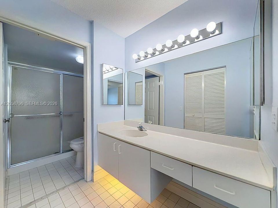 На продажу: $170,000 (2 спален, 2 ванн, 1250 Квадратных фут)