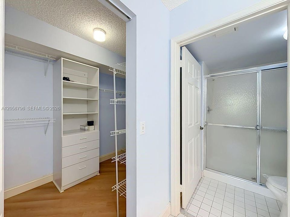 На продажу: $170,000 (2 спален, 2 ванн, 1250 Квадратных фут)