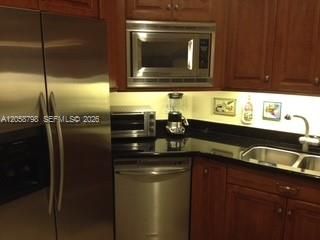 В аренду: $4,700 (4 спален, 2 ванн, 1692 Квадратных фут)