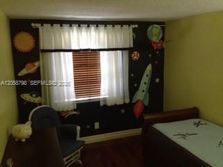 В аренду: $4,700 (4 спален, 2 ванн, 1692 Квадратных фут)
