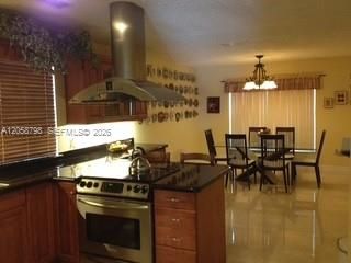 В аренду: $4,700 (4 спален, 2 ванн, 1692 Квадратных фут)