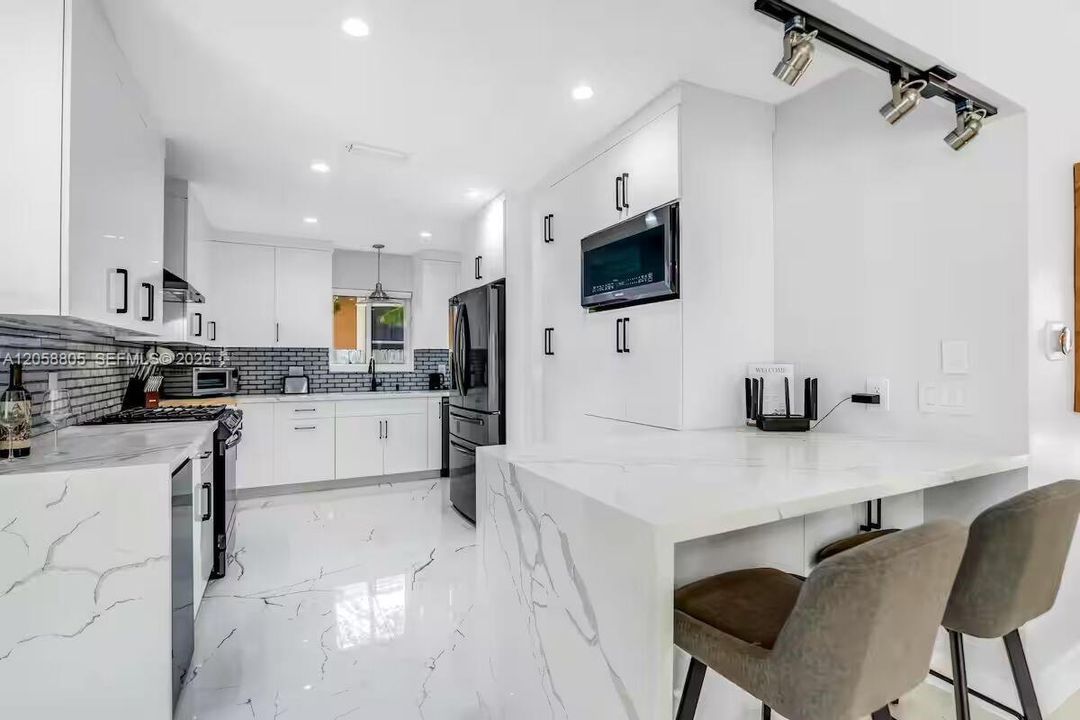 В аренду: $7,750 (3 спален, 2 ванн, 1612 Квадратных фут)
