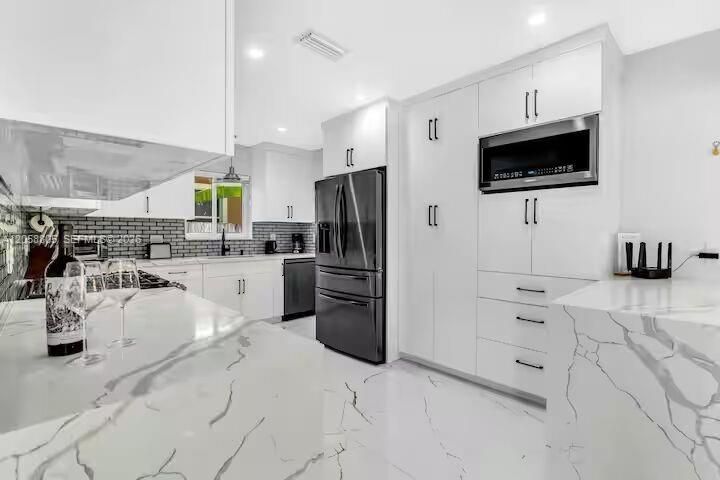 В аренду: $7,750 (3 спален, 2 ванн, 1612 Квадратных фут)