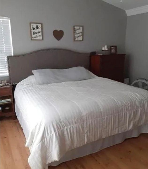 Activo con contrato: $3,950 (3 camas, 2 baños, 1347 Pies cuadrados)