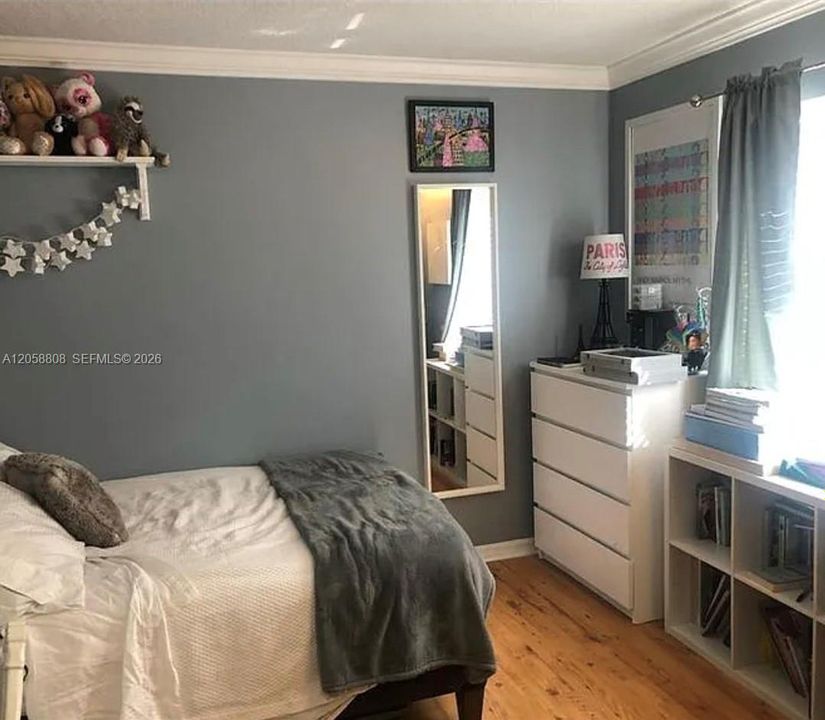 Activo con contrato: $3,950 (3 camas, 2 baños, 1347 Pies cuadrados)