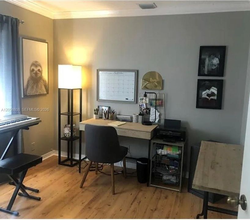 Activo con contrato: $3,950 (3 camas, 2 baños, 1347 Pies cuadrados)