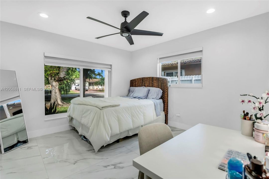 En Venta: $725,000 (4 camas, 3 baños, 1893 Pies cuadrados)