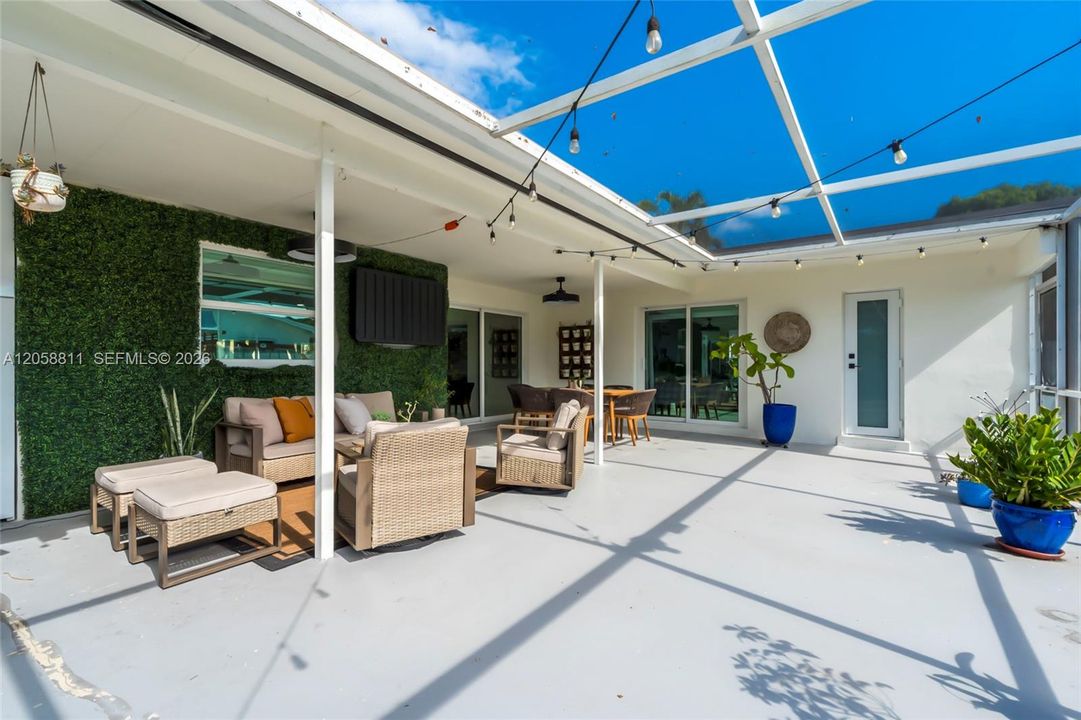 En Venta: $725,000 (4 camas, 3 baños, 1893 Pies cuadrados)