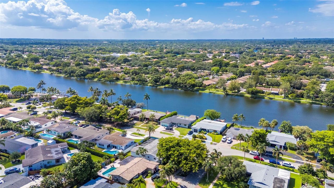 En Venta: $725,000 (4 camas, 3 baños, 1893 Pies cuadrados)