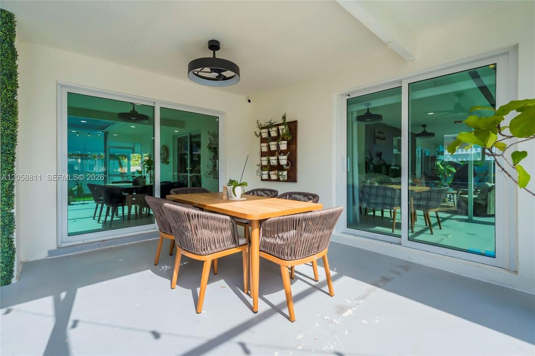 En Venta: $725,000 (4 camas, 3 baños, 1893 Pies cuadrados)