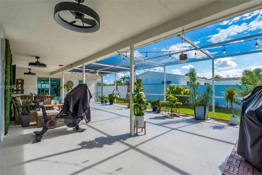 En Venta: $725,000 (4 camas, 3 baños, 1893 Pies cuadrados)