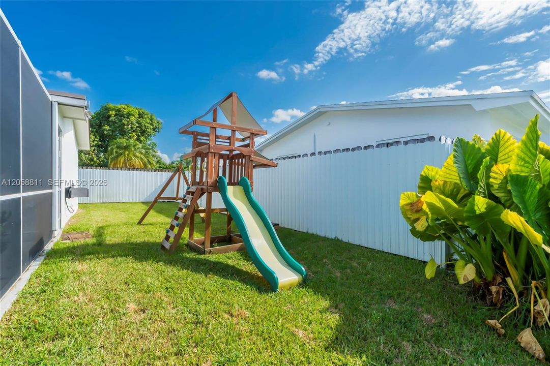 En Venta: $725,000 (4 camas, 3 baños, 1893 Pies cuadrados)