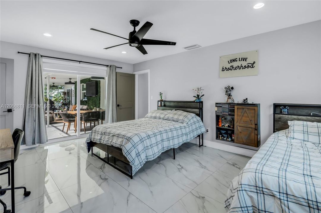 En Venta: $725,000 (4 camas, 3 baños, 1893 Pies cuadrados)