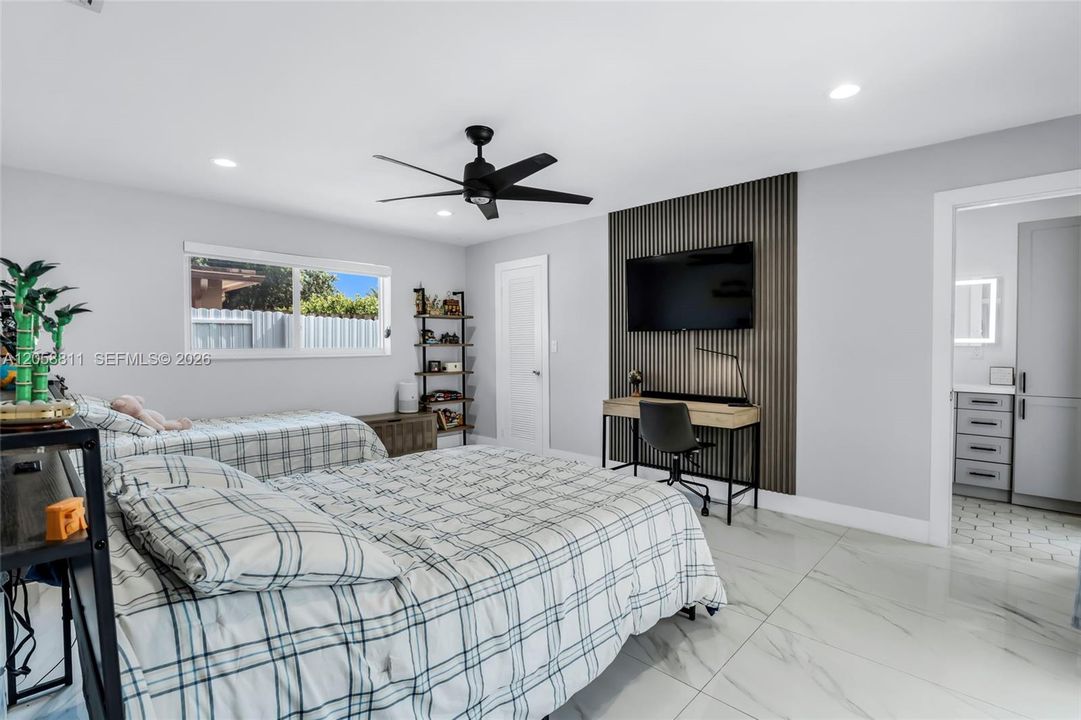 En Venta: $725,000 (4 camas, 3 baños, 1893 Pies cuadrados)