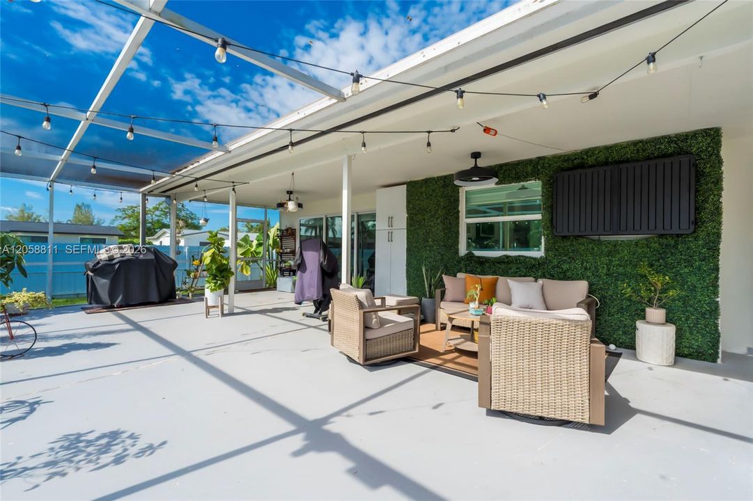 En Venta: $725,000 (4 camas, 3 baños, 1893 Pies cuadrados)