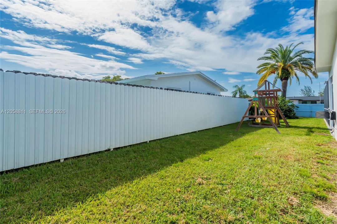 En Venta: $725,000 (4 camas, 3 baños, 1893 Pies cuadrados)