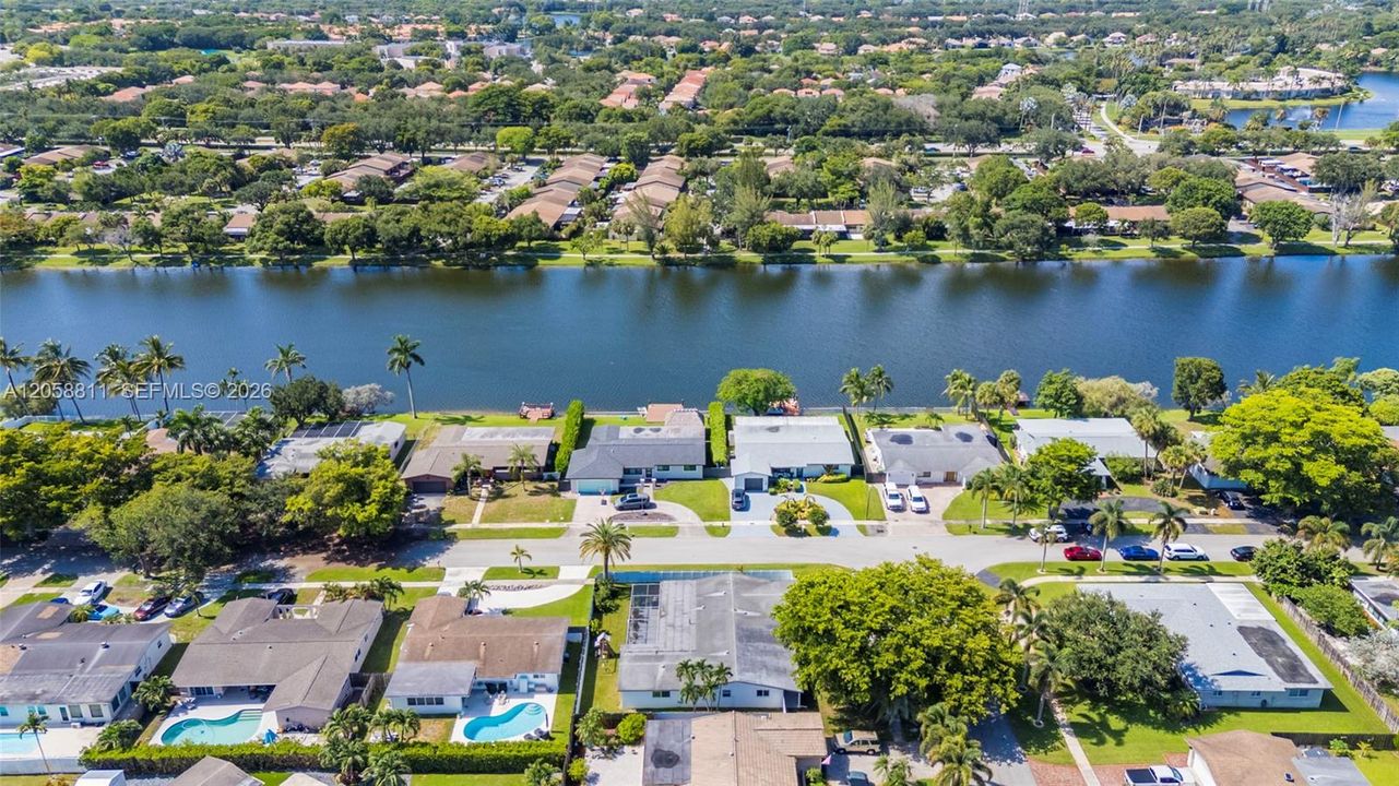 En Venta: $725,000 (4 camas, 3 baños, 1893 Pies cuadrados)