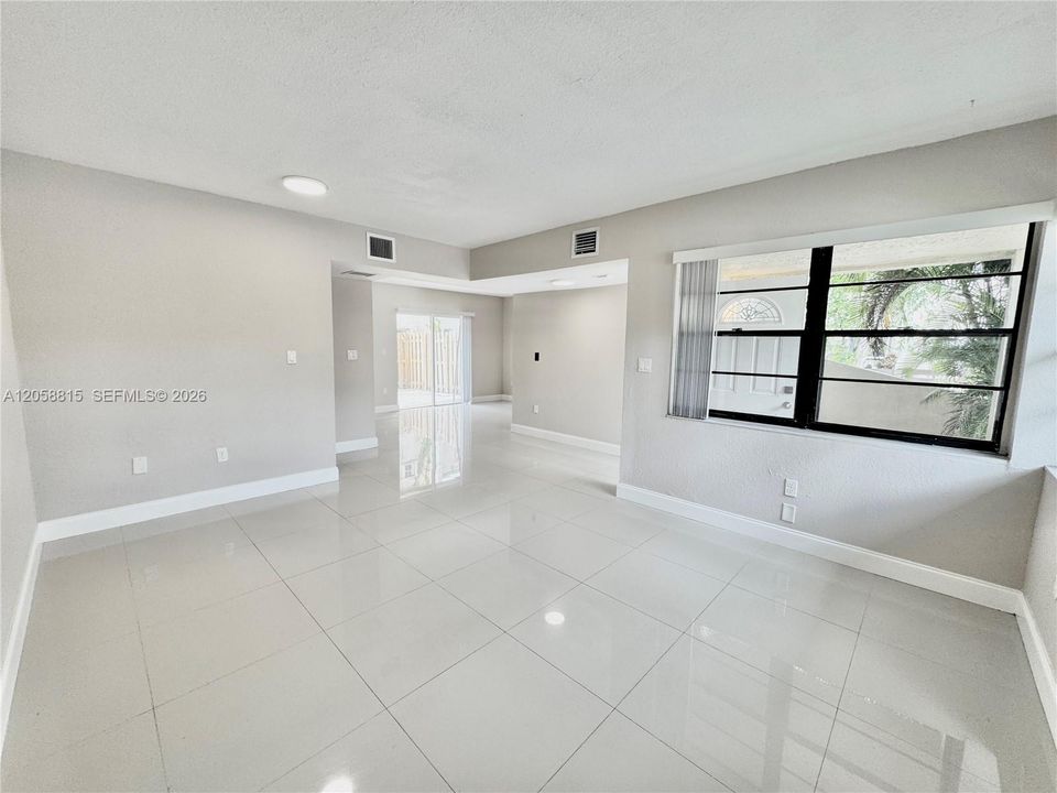 В аренду: $2,590 (3 спален, 2 ванн, 1264 Квадратных фут)