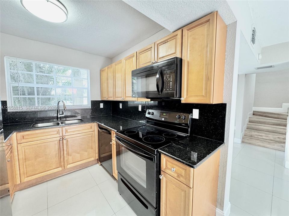 В аренду: $2,590 (3 спален, 2 ванн, 1264 Квадратных фут)