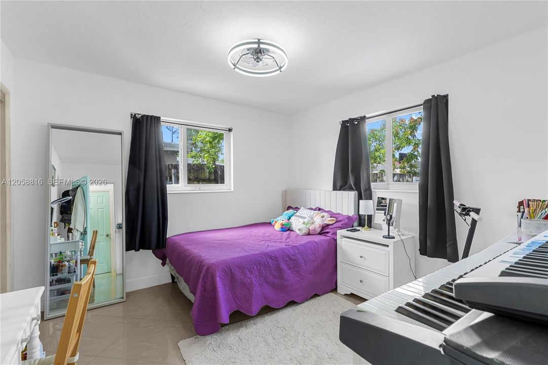 For Sale: $520,000 (3 beds, 1 baths, 1221 Square Feet)