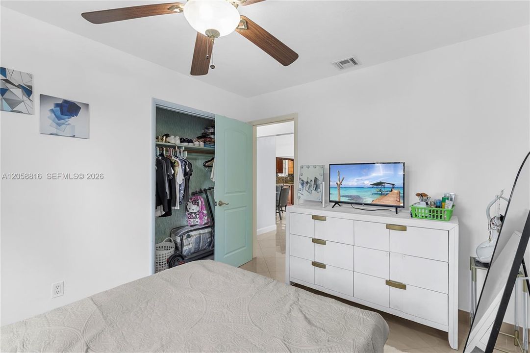 For Sale: $520,000 (3 beds, 1 baths, 1221 Square Feet)