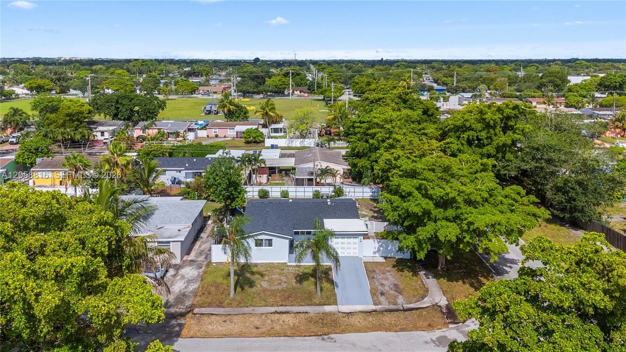 For Sale: $520,000 (3 beds, 1 baths, 1221 Square Feet)