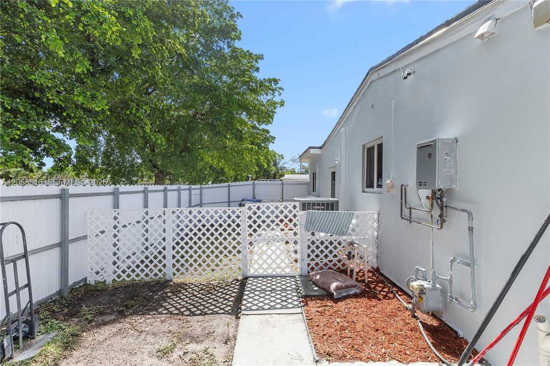 For Sale: $520,000 (3 beds, 1 baths, 1221 Square Feet)