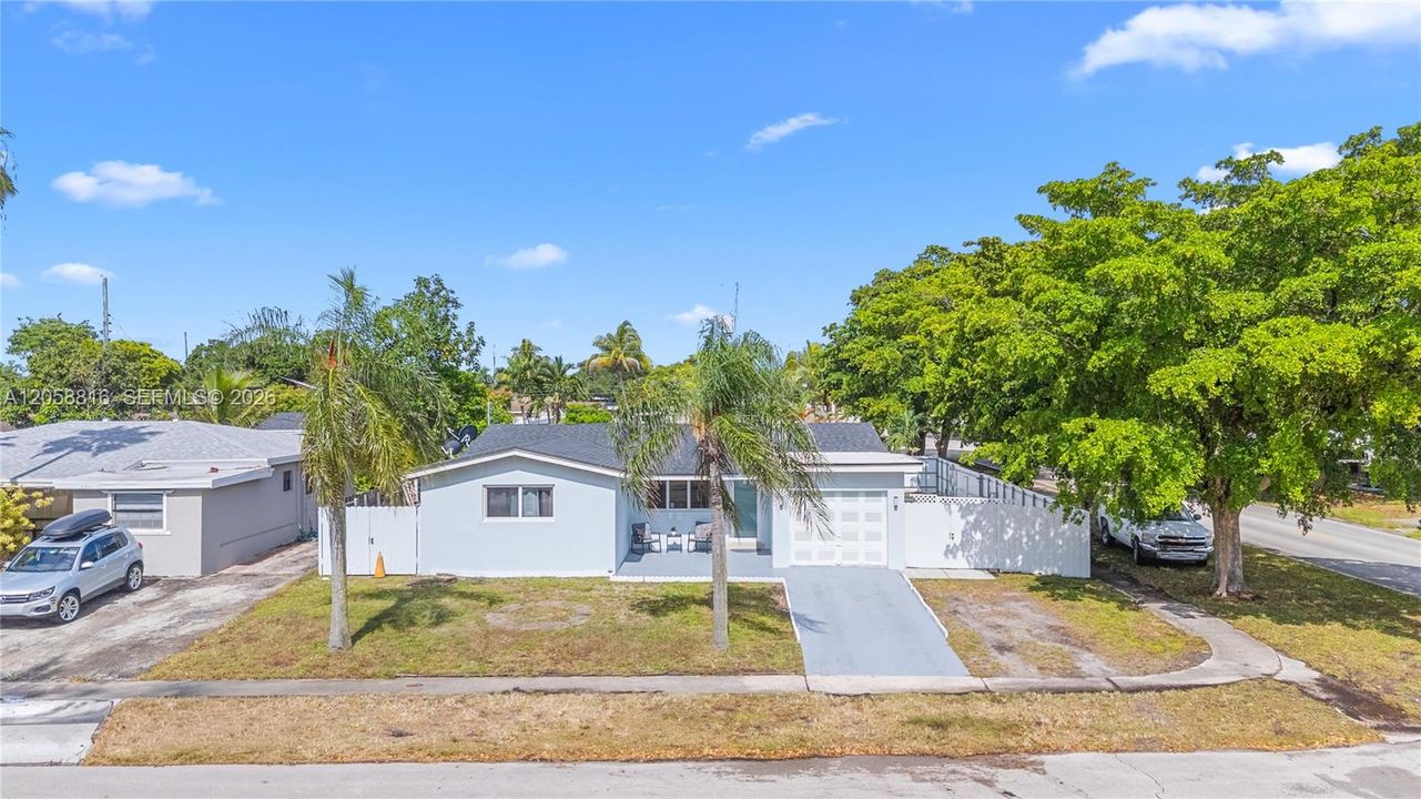 For Sale: $520,000 (3 beds, 1 baths, 1221 Square Feet)