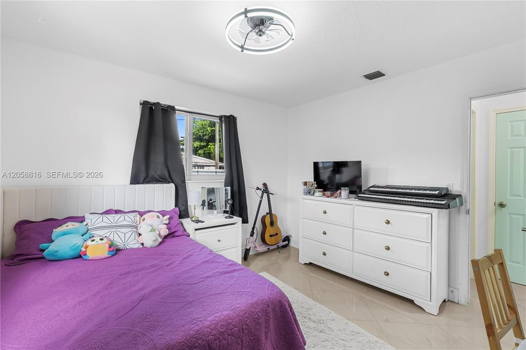 For Sale: $520,000 (3 beds, 1 baths, 1221 Square Feet)