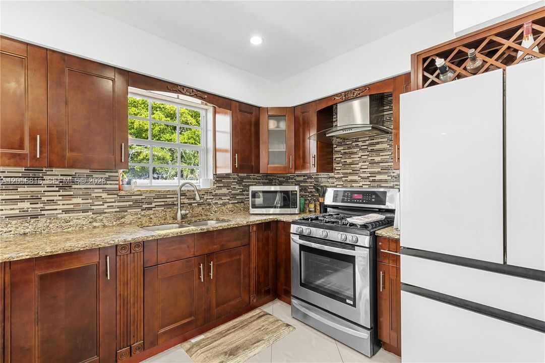 For Sale: $520,000 (3 beds, 1 baths, 1221 Square Feet)