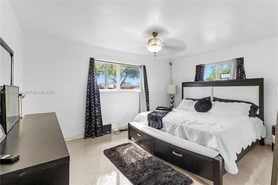 For Sale: $520,000 (3 beds, 1 baths, 1221 Square Feet)