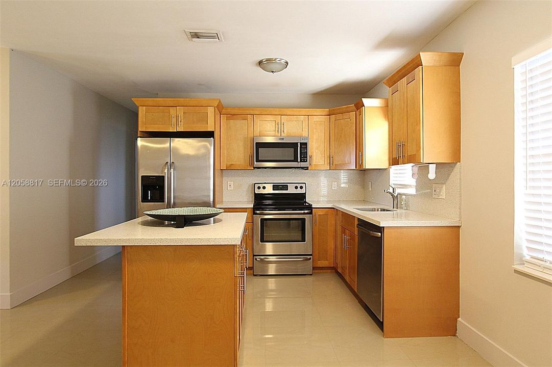 В аренду: $2,900 (3 спален, 2 ванн, 1085 Квадратных фут)