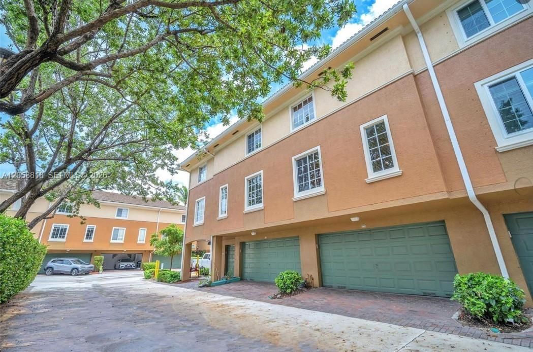 For Rent: $3,600 (2 beds, 2 baths, 1316 Square Feet)