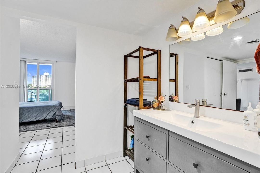 В аренду: $2,900 (2 спален, 2 ванн, 1357 Квадратных фут)