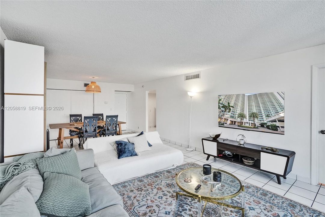 В аренду: $2,900 (2 спален, 2 ванн, 1357 Квадратных фут)