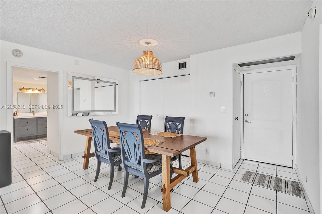 В аренду: $2,900 (2 спален, 2 ванн, 1357 Квадратных фут)