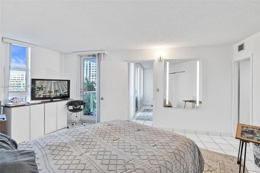 В аренду: $2,900 (2 спален, 2 ванн, 1357 Квадратных фут)