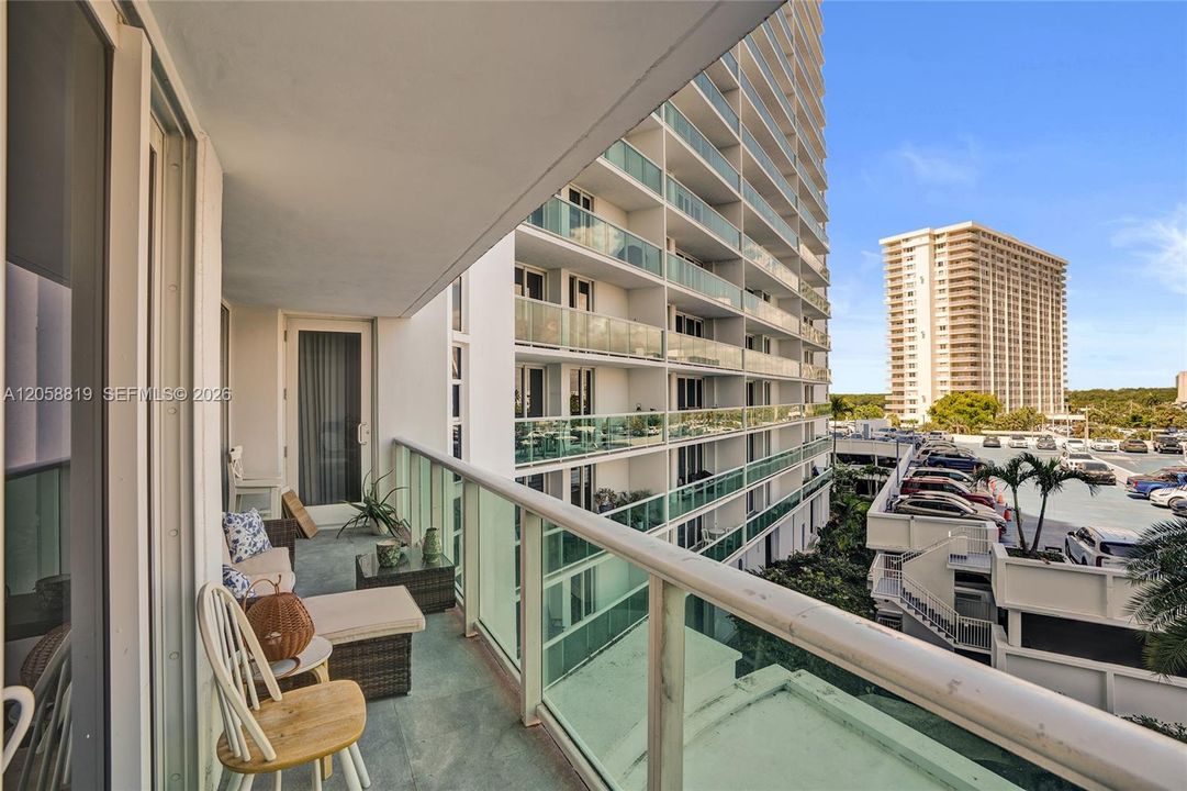 В аренду: $2,900 (2 спален, 2 ванн, 1357 Квадратных фут)