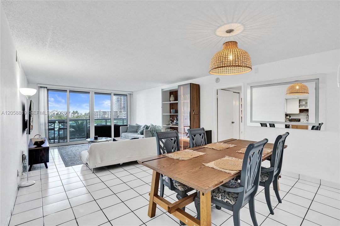 В аренду: $2,900 (2 спален, 2 ванн, 1357 Квадратных фут)