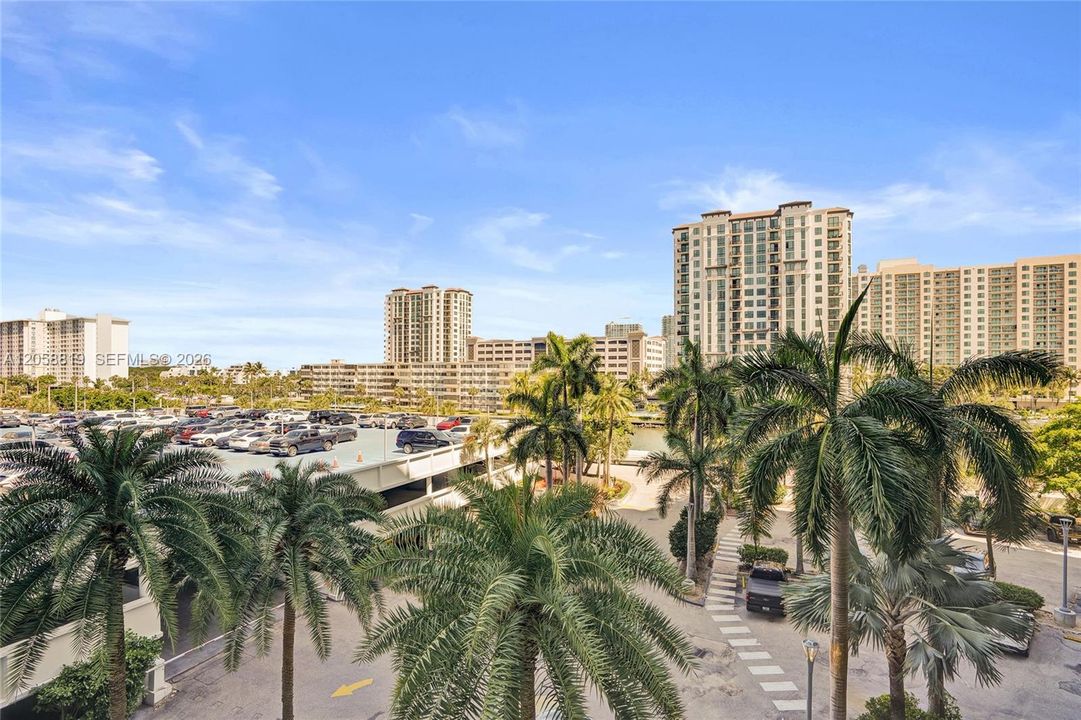 В аренду: $2,900 (2 спален, 2 ванн, 1357 Квадратных фут)