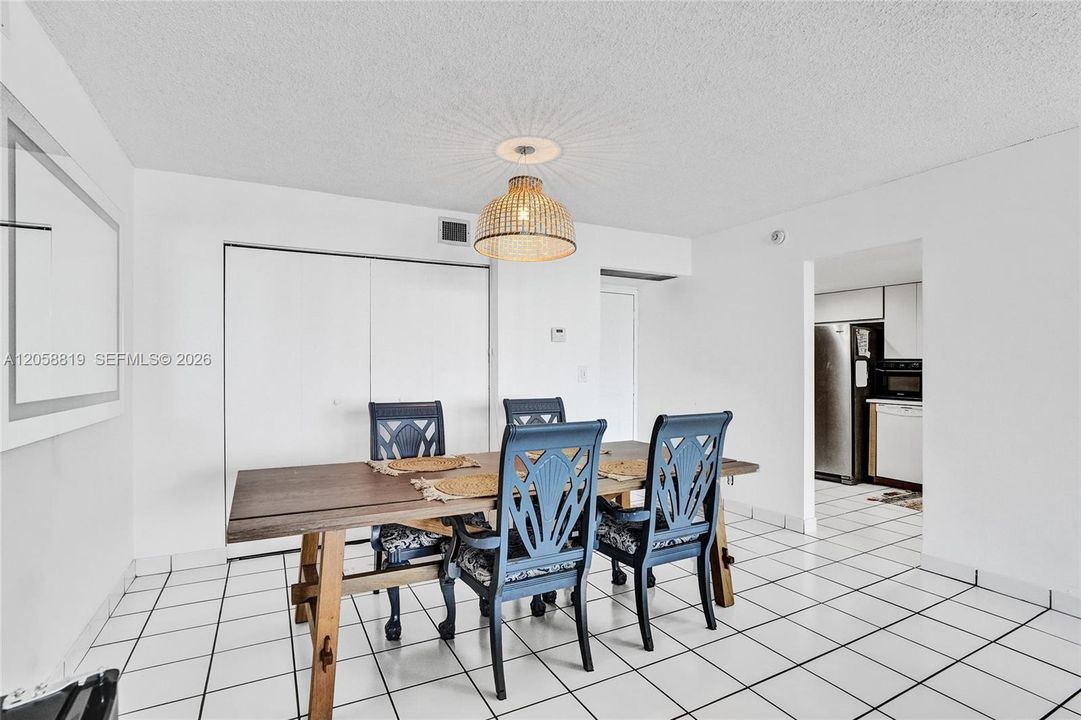 В аренду: $2,900 (2 спален, 2 ванн, 1357 Квадратных фут)