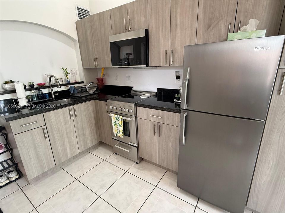En Renta: $1,600 (3 camas, 2 baños, 600 Pies cuadrados)